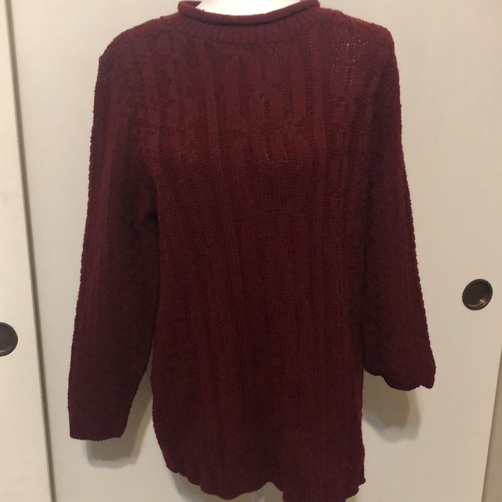 Beautiful maroon red Bobbie Brooks cable knit thick sweater.